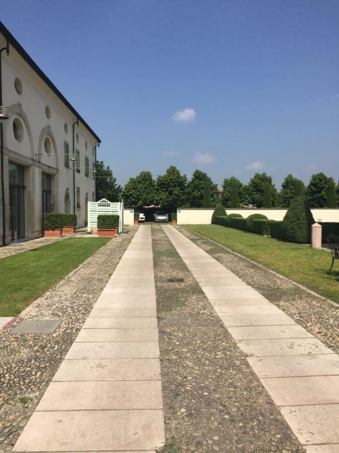 Villa Vecelli Cavriani Mozzecane 外观 照片